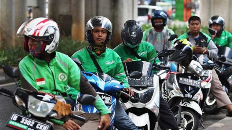 Jokowi Tangguhkan Cicilan Kredit Motor dan UMKM Selama Corona