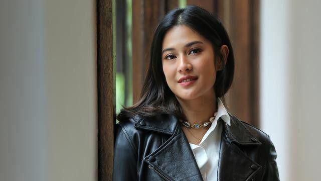 Artis Beda Agama Eva Celia dan Sophia Latjuba