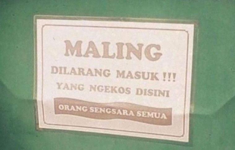 papan peringatan unik