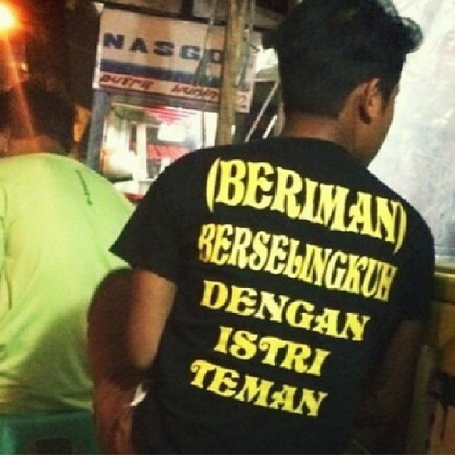 tulisan di kaos oblong bikin ngakak