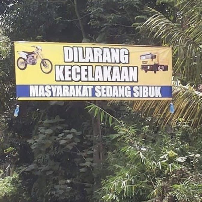 papan peringatan unik