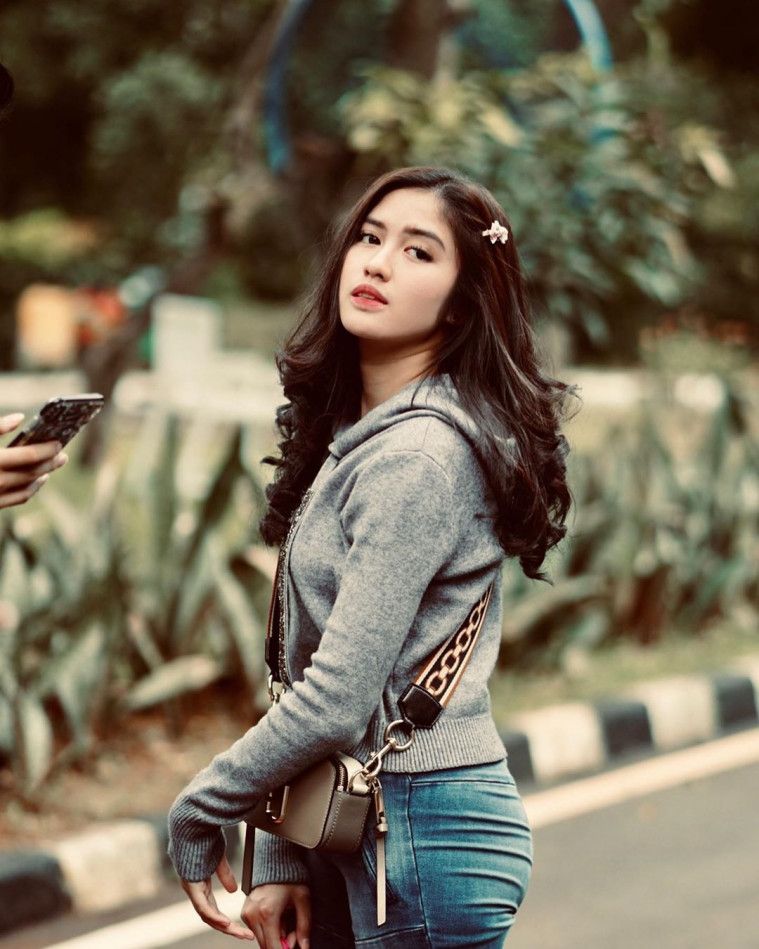 Adhisty Zara