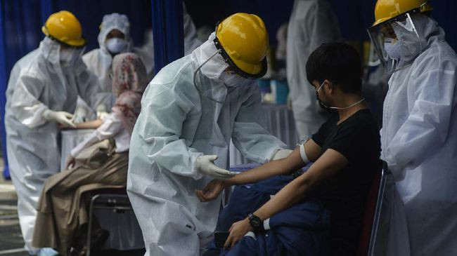 Tenaga medis yang tangani virus corona