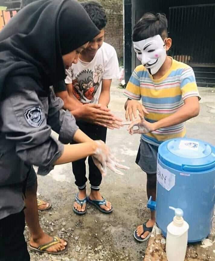 Hiburan supaya suasana tidak terasa mencekam.