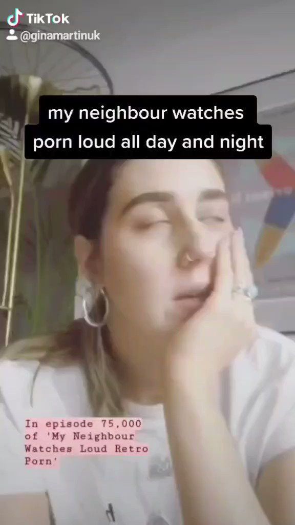 Penggemar pornografi ini menonton video porno hampir setiap hari dengan setelan suara yang terdengar sampai rumah tetangga.