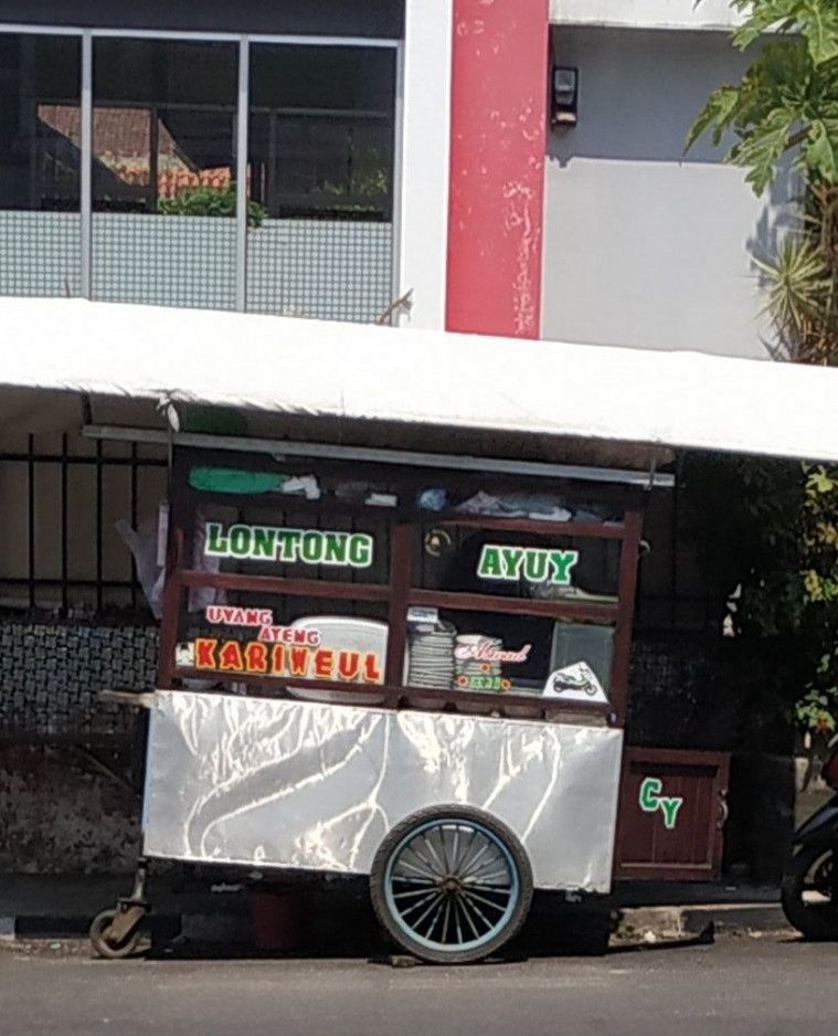 Gerobak dengan Nama Sok Imut Ini Sukses Bikin Netizen Ngakak