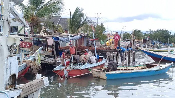 Tangkap 25 Nelayan yang Nekat Melaut Saat Corona, Polisi Suruh Loncat ke Laut Biar Steril