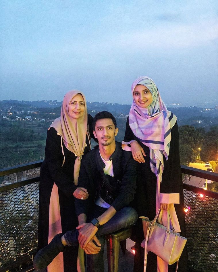 Vebby Palwinta dan Razi Bawazier Menikah