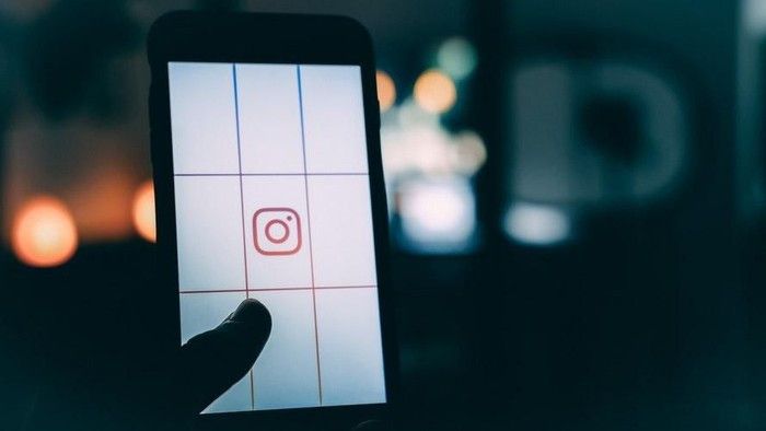 Remaja putri buka bra saat live Instagram