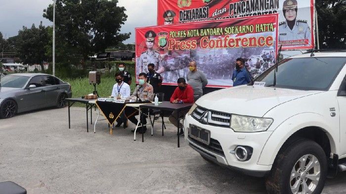 7 mobil terparkir bertahun-tahun di bandara