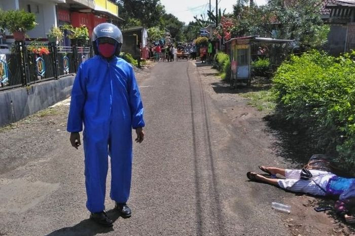Pemudik tergeletak di pinggir jalan