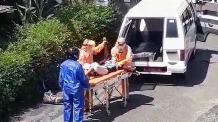 Pemudik tergeletak di pinggir jalan