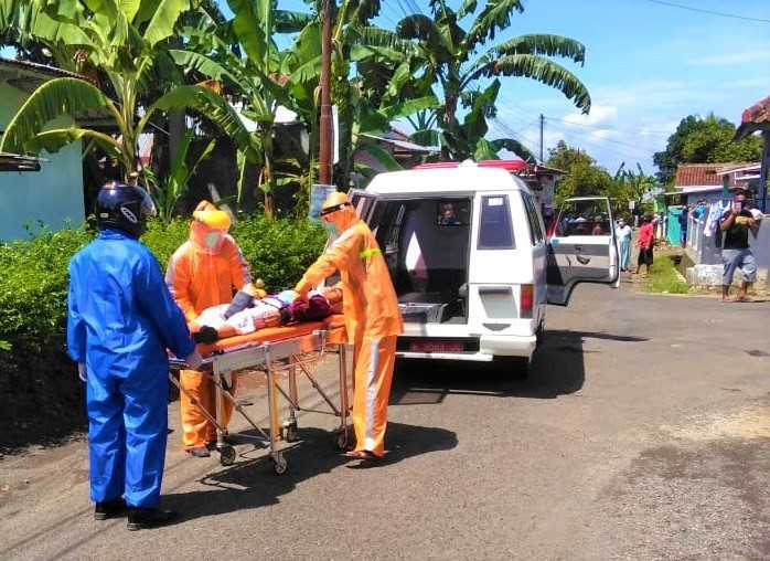 Pemudik tergeletak di pinggir jalan