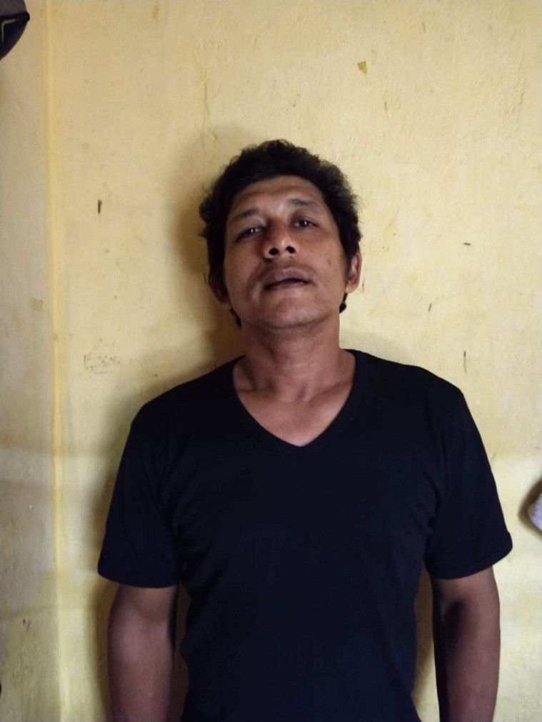 Pelaku saat ditangkap warga