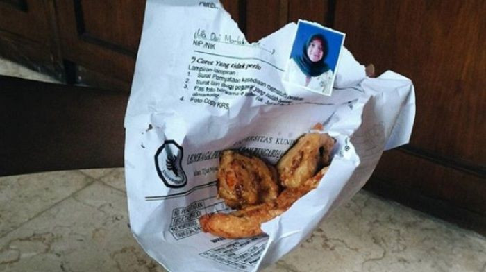 Wah, Mulai dari Ijazah hingga Akta Nikah Dijadikan sebagai Bungkus Gorengan!