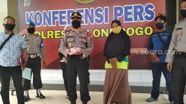 Polisi saat selidiki kasus perampokan