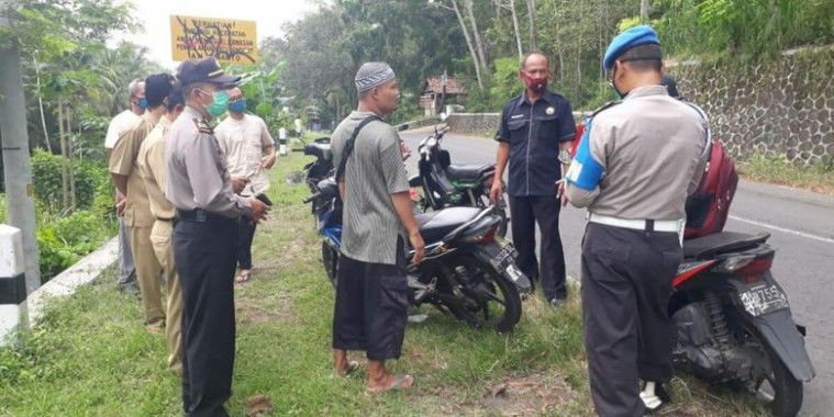 Polisi saat selidiki kasus perampokan