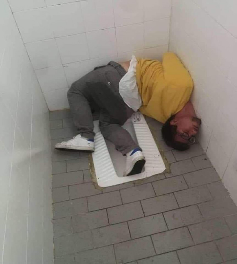 Potret nyeleneh orang bosan di rumah