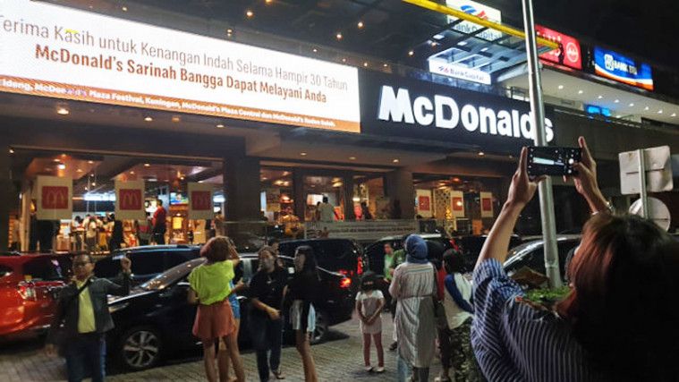 Viral Aksi Kenang McD Sarinah, Warga Langgar PSBB Berjamaah!