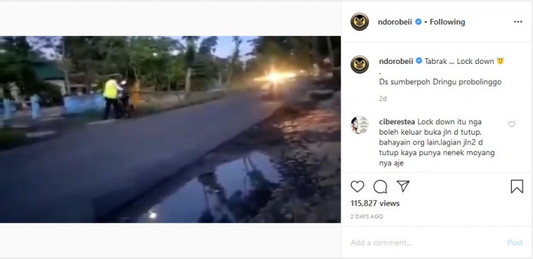 Video Viral! Pemotor Tabrak Protal Desa yang Tengah Lockdown Mandiri