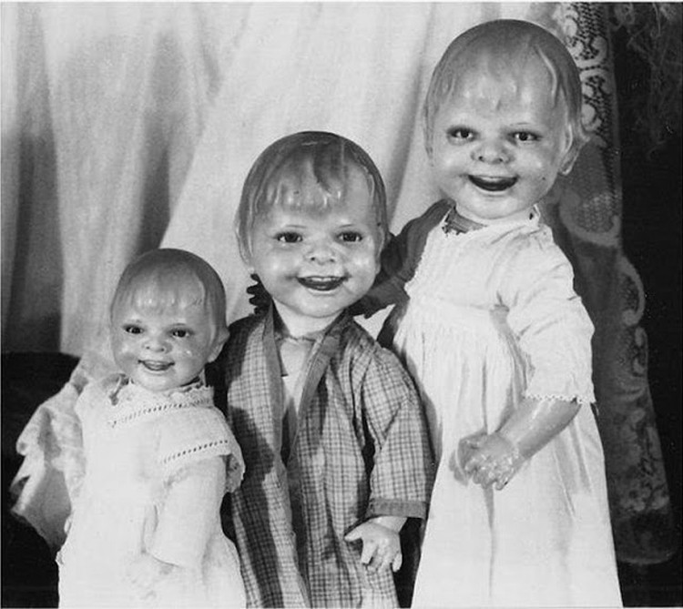 foto vintage boneka mengerikan