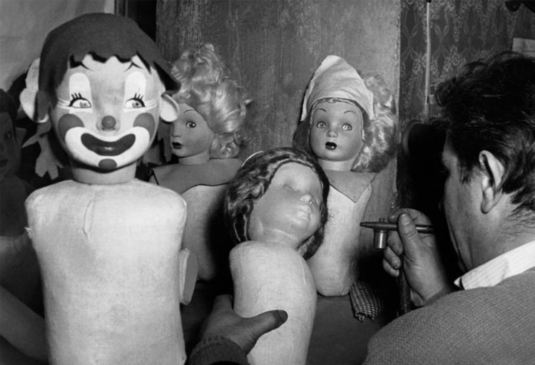 foto vintage boneka mengerikan