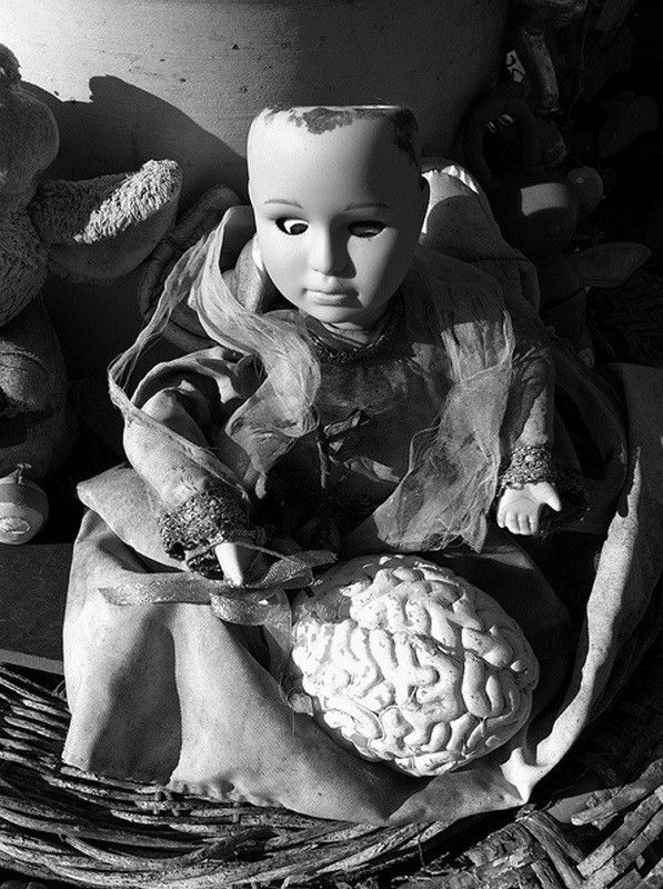 foto vintage boneka mengerikan