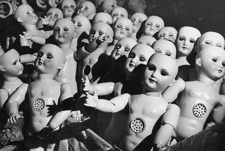 foto vintage boneka mengerikan