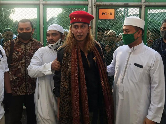 Habib Bahar saat keluar dari lapas