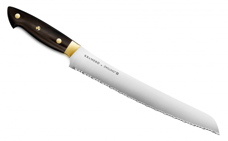 Mata pisau dibuat lebih runcing dan tipis supaya lebih mudah digunakan untuk memotong karena