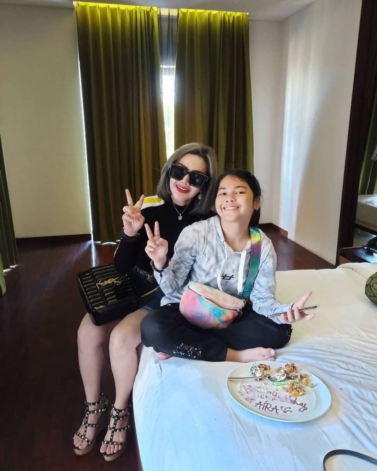 Nikita Mirzani dan Barbie Kumalasari