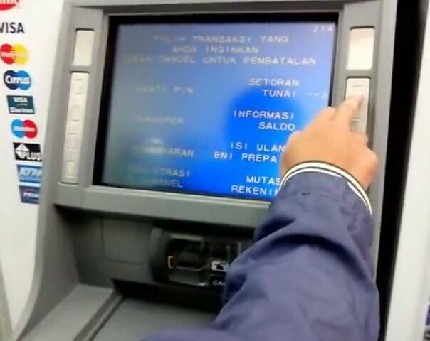 Tarik Uang Tunai 1 Juta di ATM Keluarnya 4 Juta