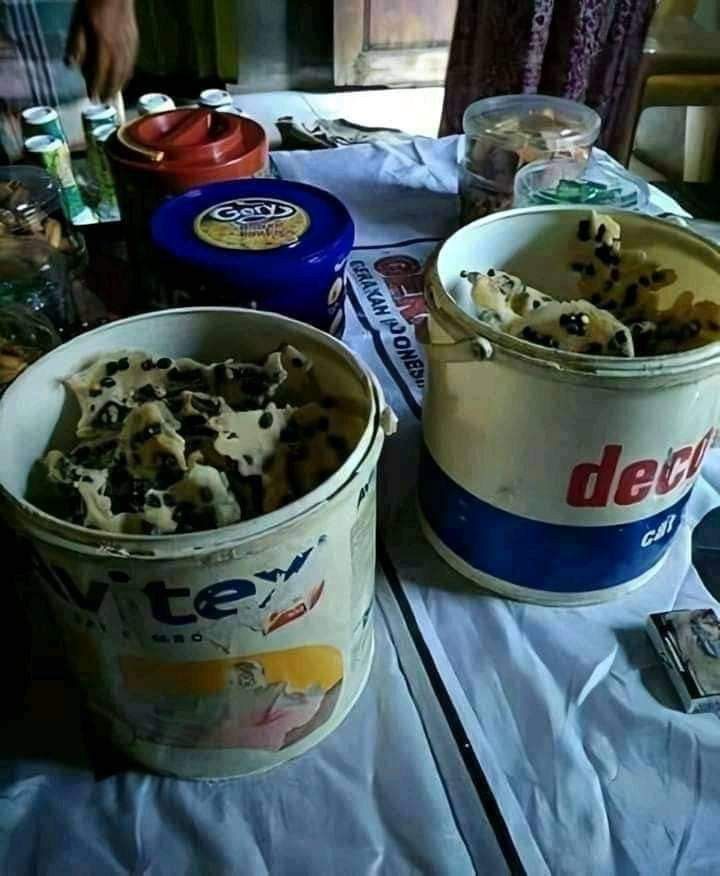 Inilah wadah-wadah makanan yang tidak wajar dan bisa bikin kamu nggak selera makan.