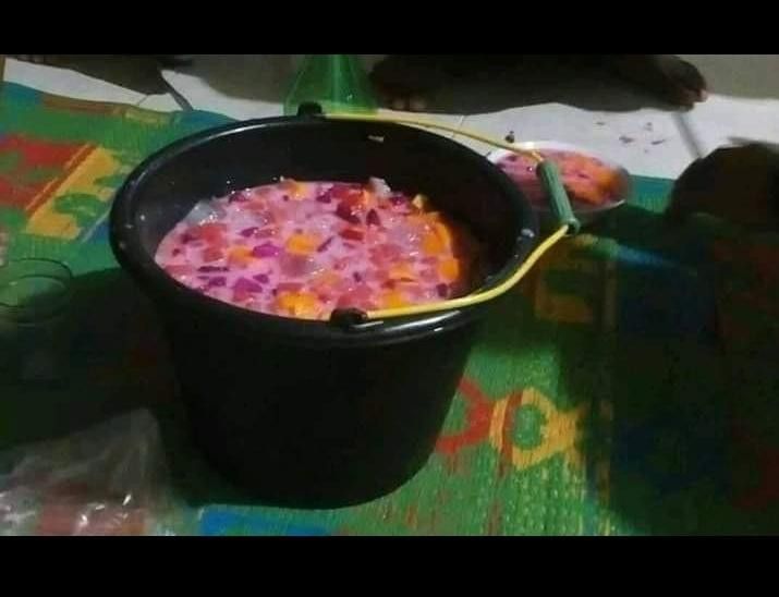 Inilah wadah-wadah makanan yang tidak wajar dan bisa bikin kamu nggak selera makan.