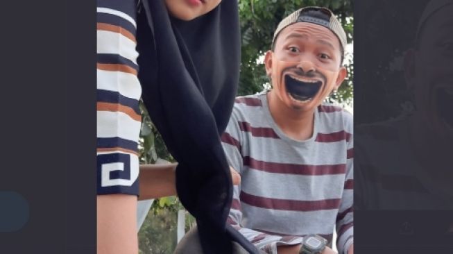 ilustrasi orang pakai masker