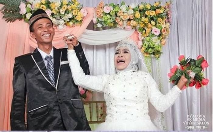 Pemuda 25 tahun nikahi wanita 65 tahun yang merupakan ibu tirinya