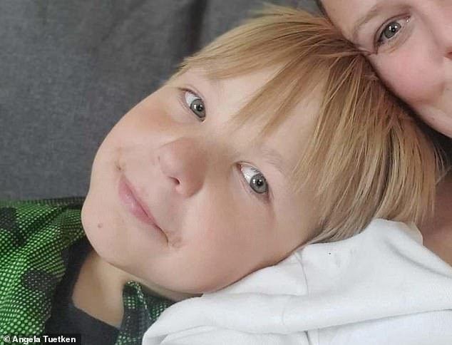 Zachary (11) ditemukan tewas setelah dipaksa minum air berlebihan oleh kedua orang tua tirinya