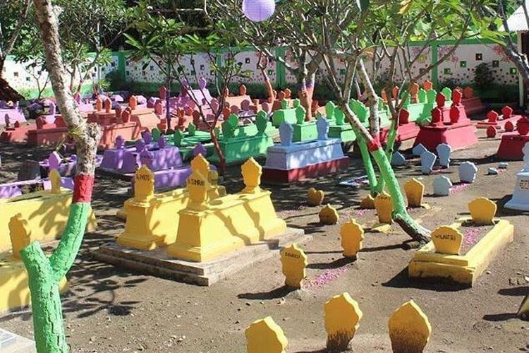 Kuburan dicat warna-warni