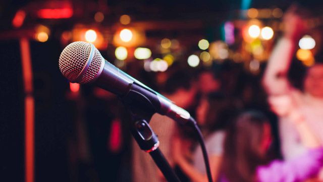 Ilustrasi karaoke