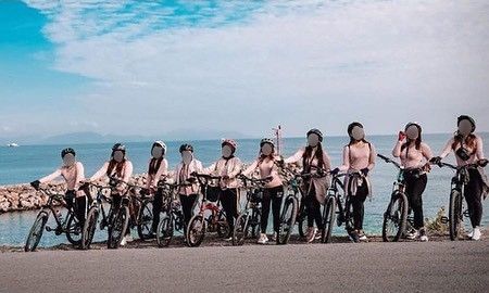 Pesepeda yang pakai baju ketat