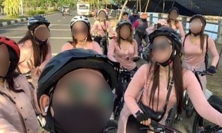 Pesepeda yang pakai baju ketat