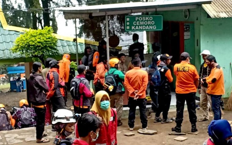llustrasi pendaki gunung