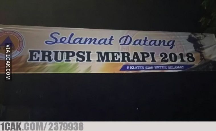 Foto-foto spanduk ngawur