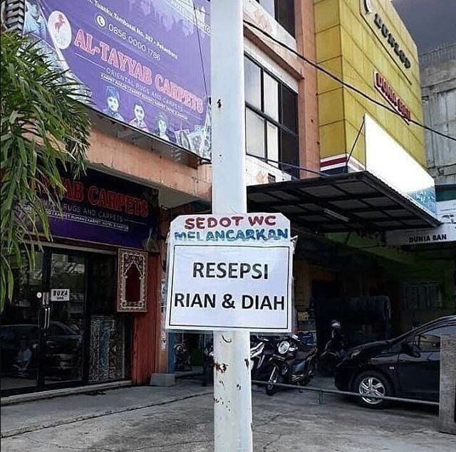 Foto-foto spanduk ngawur
