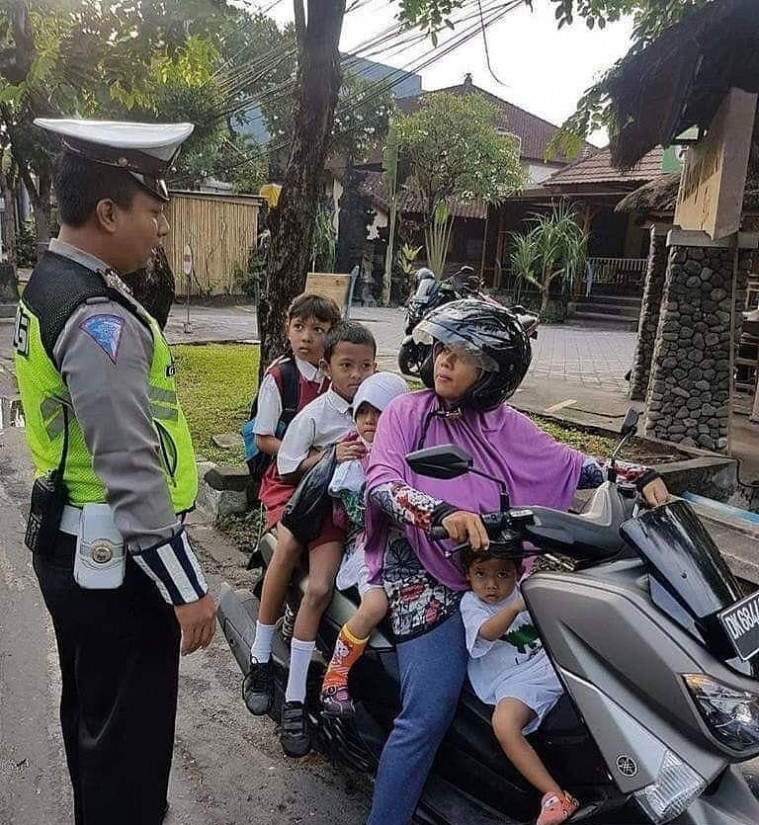 ilustrasi emak-emak