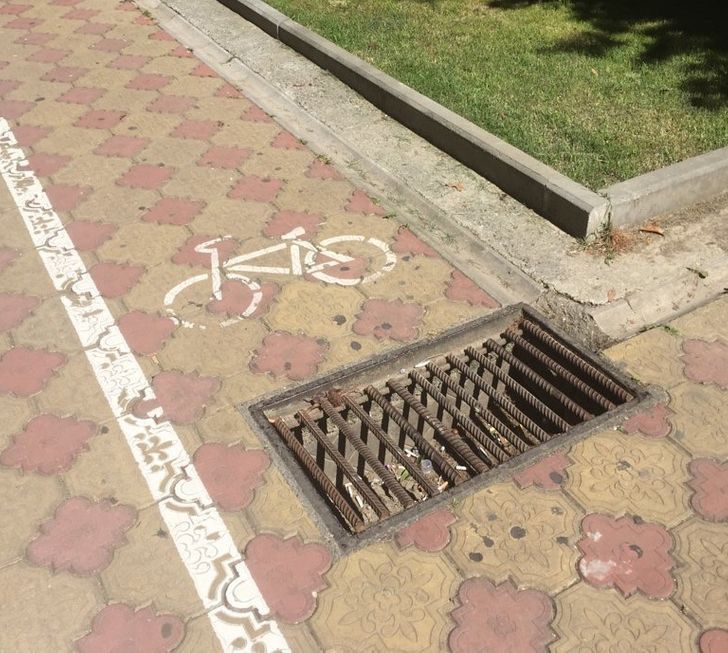 Desain toilet absurd