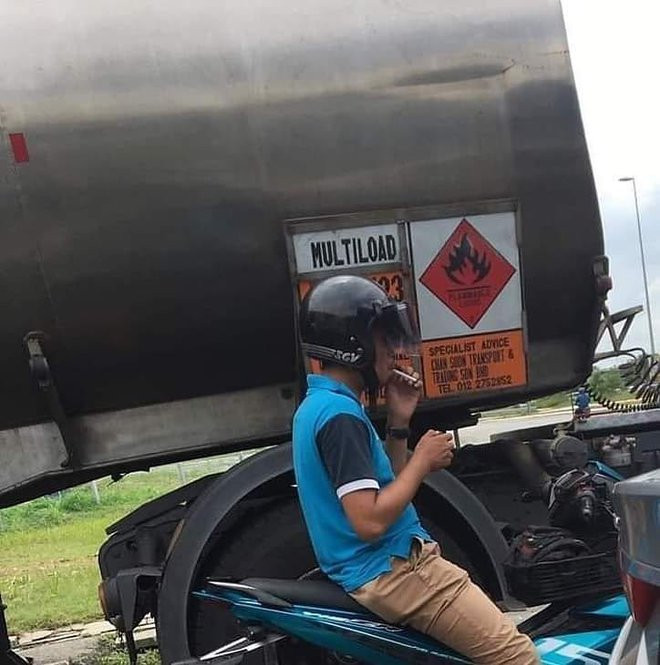 ilustrasi tingkah bapak-bapak konyol
