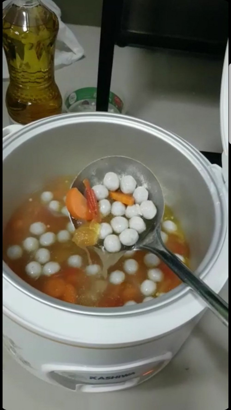 ilustrasi masak ala anak kost