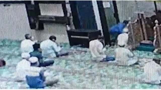 ilustrasi penusukan imam Masjid