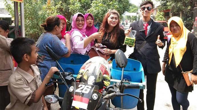 ilustrasi tukang tahu pake jas